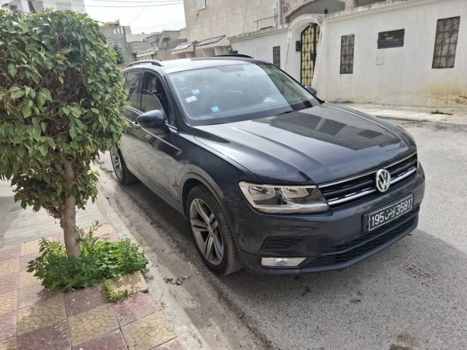 SUV-Volkswagen-Tiguan-8-CV-avec-transmission-double-embrayage