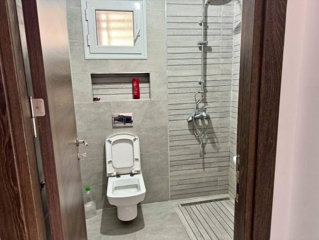 Salle-de-douche-dans-villa-S2-a-louer-a-Mrezga