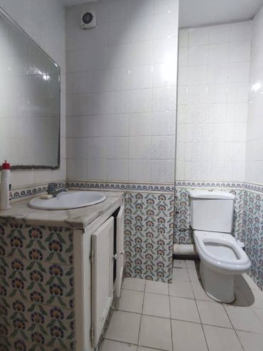 Salle-deau-dans-appartement-S1-a-vendre-a-Cite-Ennasr