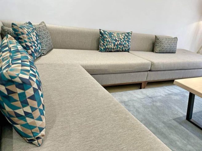 Salon-en-L-neuf-a-vendre-a-Sfax-avec-coussins-rectangulaires-et-carres