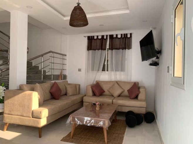 Salon-lumineux-dans-villa-vacances-bourgo-mall-djerba-location-tunisie