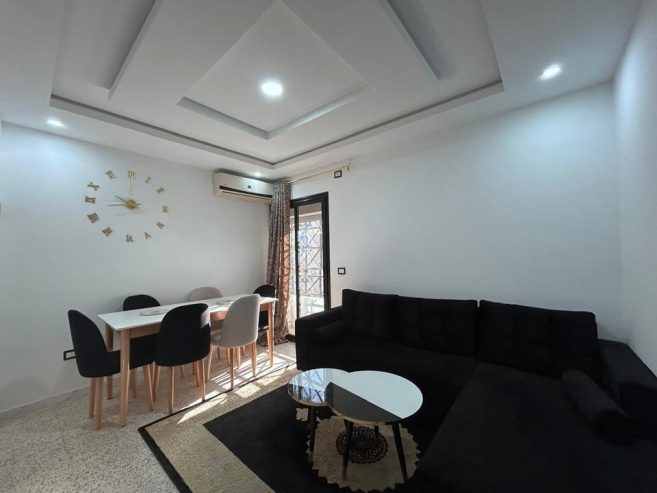 Salon-spacieux-appartement-S2-renove-a-vendre-a-Cite-Riadh-5-Sousse