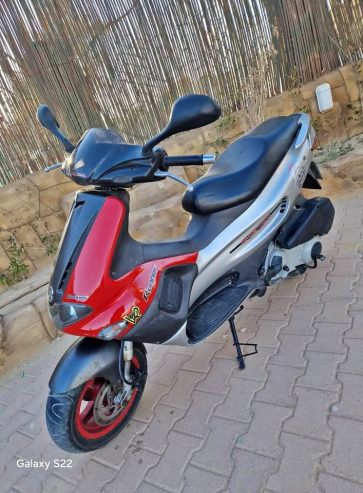 Scooter-Gilera-200-4T-a-vendre-en-bon-etat-a-Tozeur