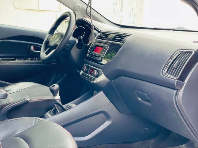 Tableau-de-bord-kia-rio-2015-essence-5cv-a-vendre-zaghouan