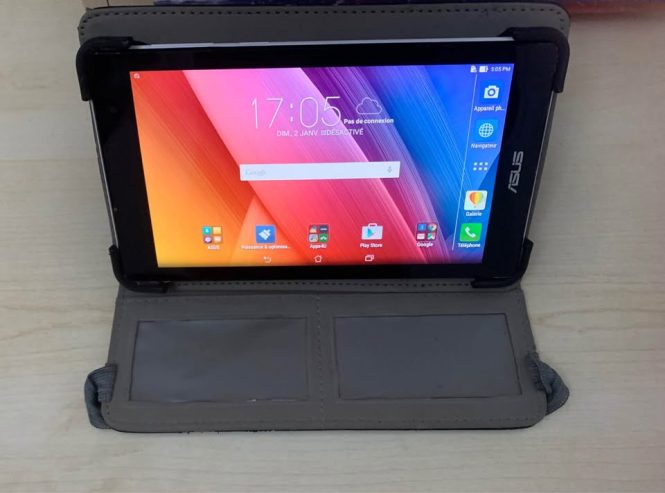 Tablette-ASUS-ZenPad-presque-neuve-avec-ecran-HD-et-3G