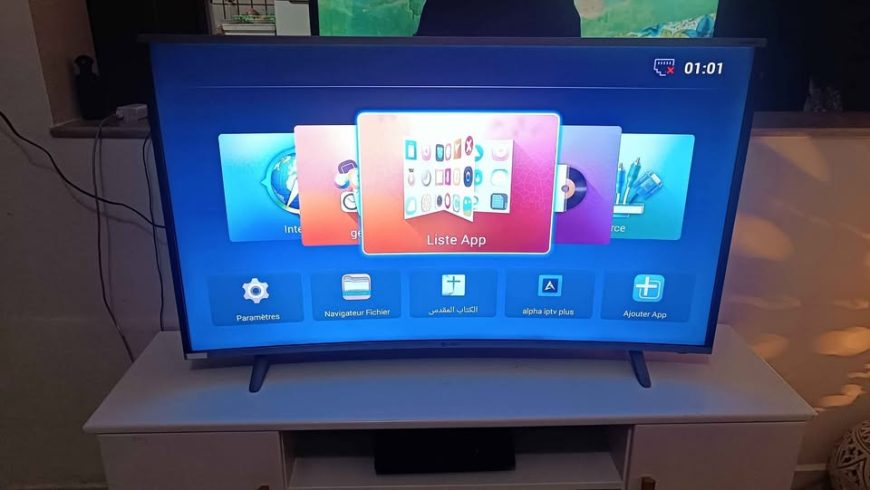 Tele-incurvee-Vega-50-pouces-–-design-immersif-moderne