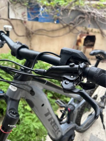 Transmission-Shimano-12-vitesses-du-VTT-Trek-Powerfly-LT7-neuf