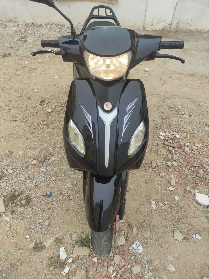 Vespa-Itucy-2024-avec-6722-km-compteur-disponible-a-Sousse