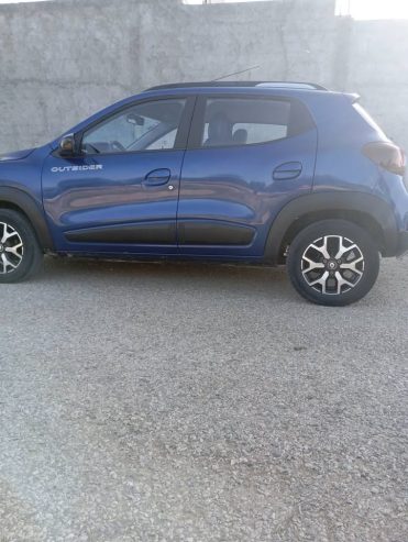 Voiture-Renault-Kwid-2023-a-vendre-en-Tunisie-moteur-1.0L-jantes-alliage-climatisation-et-ABS