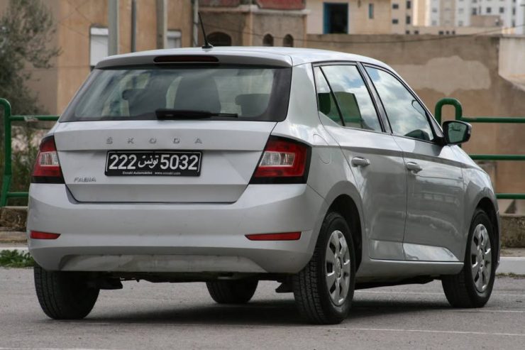Voiture-Skoda-Fabia-en-tres-bon-etat-a-vendre-a-Ariana