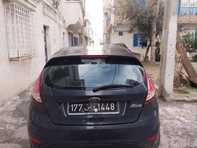 Voiture-economique-Ford-Fiesta-pour-usage-quotidien-annee-2014