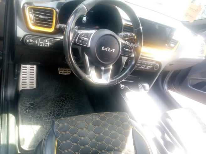 Voiture-essence-economique-avec-Start-Stop-–-Kia-XCeed-2022