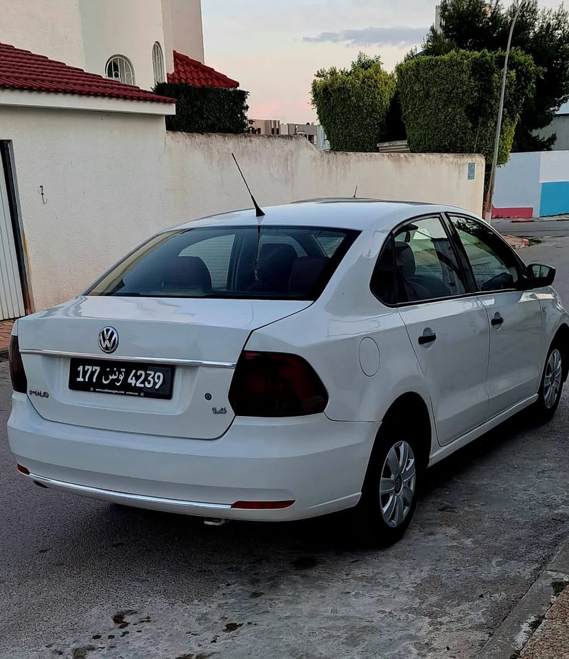 Voiture-occasion-Volkswagen-Polo-2015-5CV-a-vendre-a-Tunis