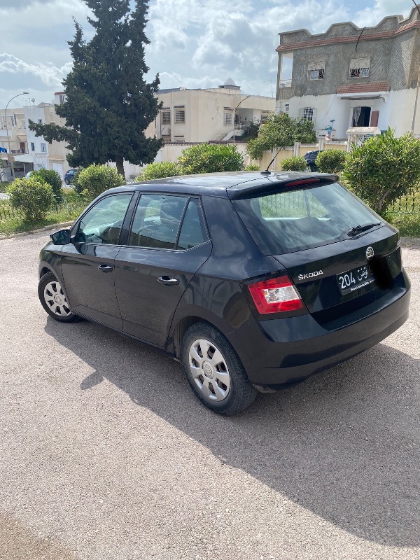 Voiture-skoda-fabia-essence-2018-a-vendre-tunis