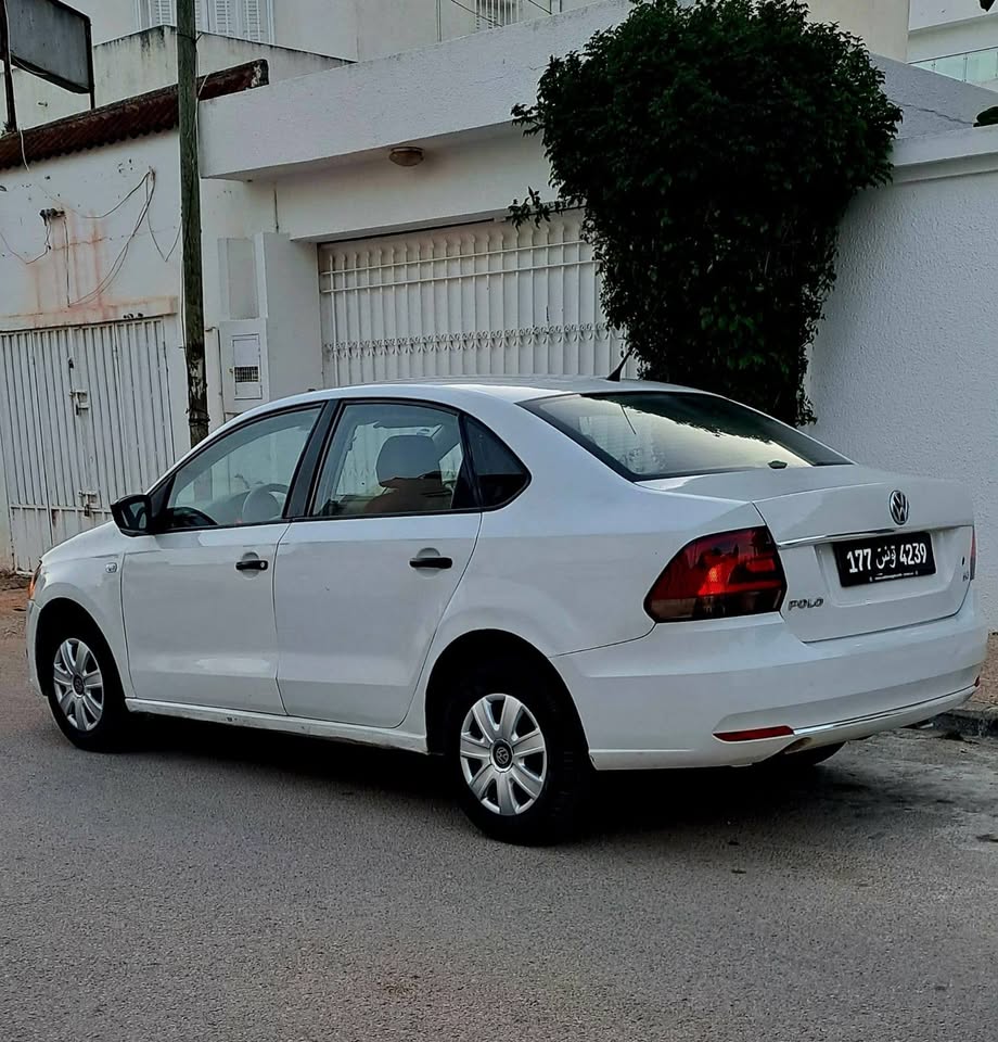 Volkswagen-Polo-2015-5CV-a-vendre-a-Tunis