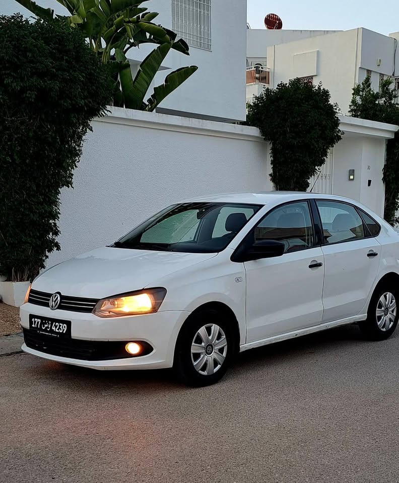 Volkswagen-Polo-2015-5CV-avec-vitres-electriques-et-fermeture-centrale-a-distance