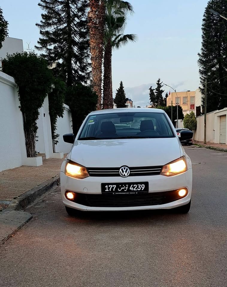 Volkswagen-Polo-2015-grise-metallisee-disponible-a-Tunis-a-28500-dinars