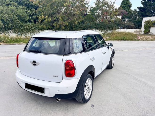 Vue-arriere-Mini-Countryman-a-vendre-a-La-Marsa