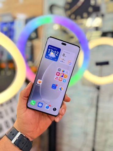 Vue-avant-du-HONOR-300-PRO-ecran-AMOLED-120Hz-Snapdragon-8-Gen-3