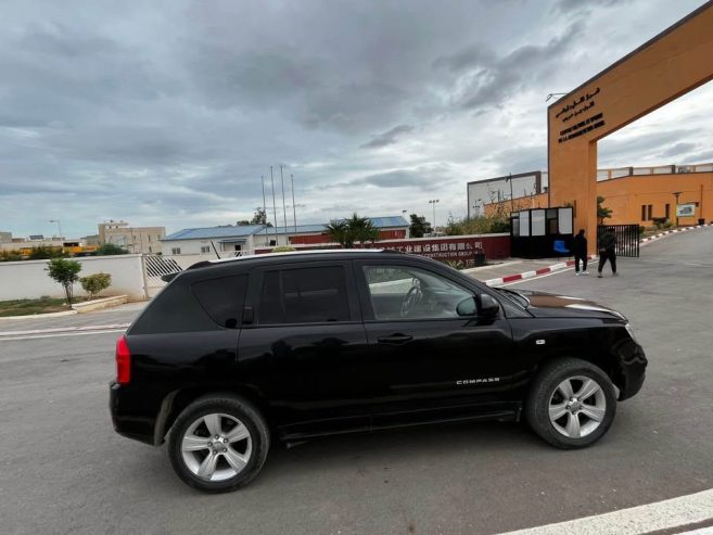 Vue-laterale-Jeep-Compass-peinture-neuve-diesel-disponible-Ben-Arous