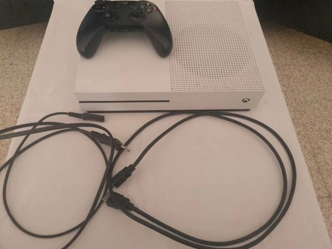Xbox-One-1To-a-vendre-a-Ariana