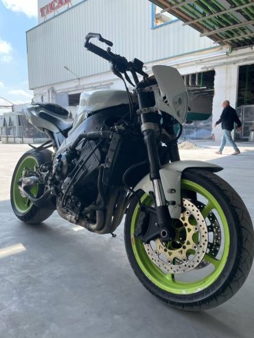 Yamaha-R1-a-vendre-en-bon-etat-prix-6000-dinars