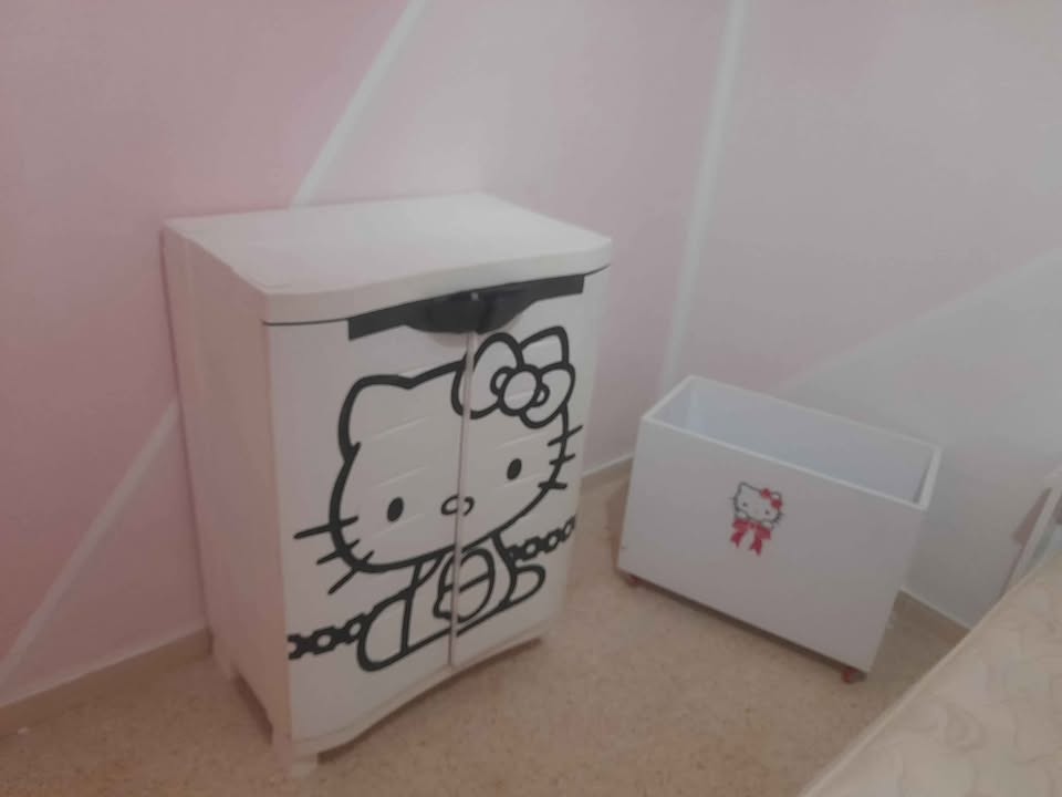 armoire-dans-chambre-pour-fille