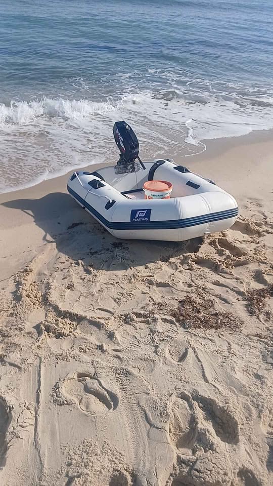 bateau-gonflable-presque-neuf-avec-moteur-4cv-tunisie