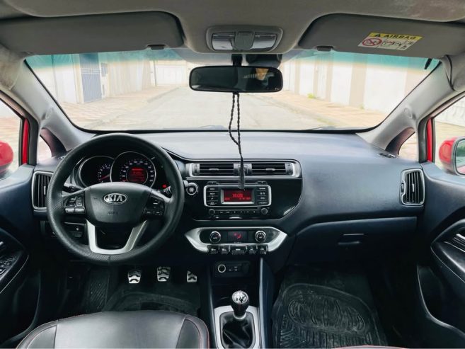 interieur-kia-rio-2015-essence-5cv-a-vendre-zaghouan