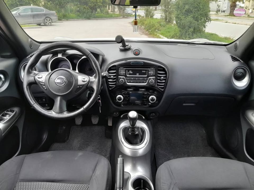 interieur-nissan-juke-2015-propre-tunisie