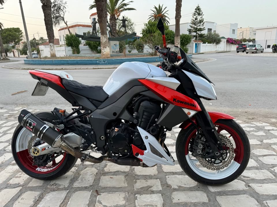 moto-1000cc-kawasaki-z1000-noir-rouge-serie-34