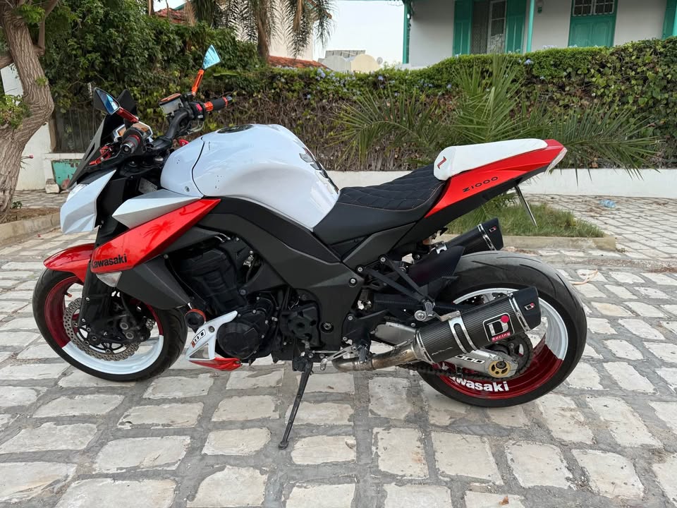 moto-sportive-kawasaki-z1000-etat-excellent-tunisie