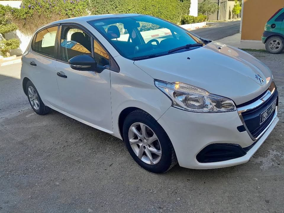 peugeot-208-2017-essence-5cv-a-vendre-kelibia