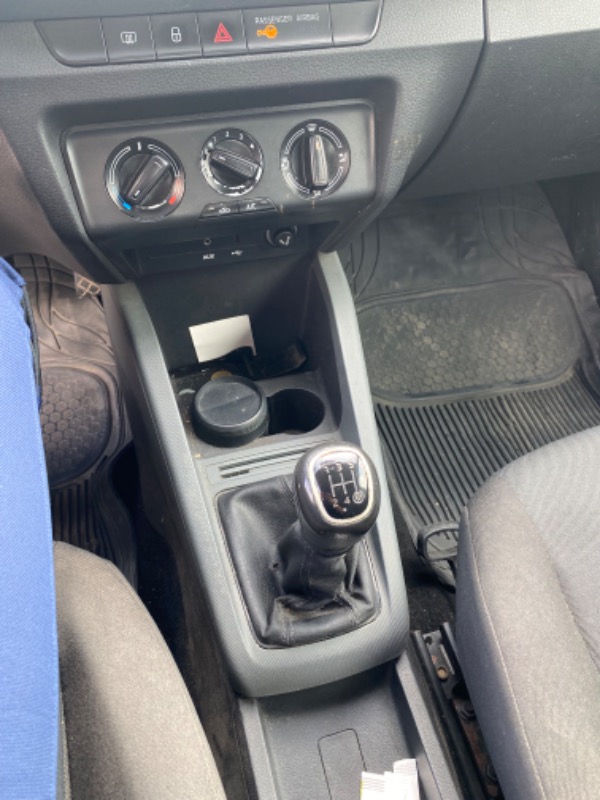 skoda-essence-2018-tunis-vehicule-bon-etat