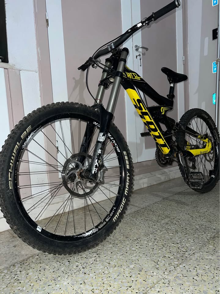 velo-scott-de-descente-tout-terrain-8-vitesses-tunisie