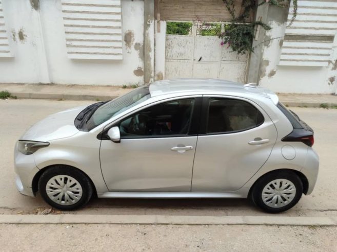 voiture-yaris-2021-a-vendre-en-Tunisie