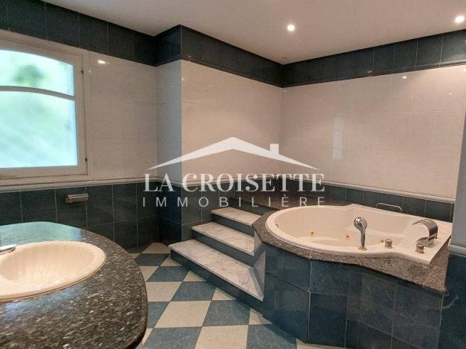 Villa S+4 à Gammarth MVL0642