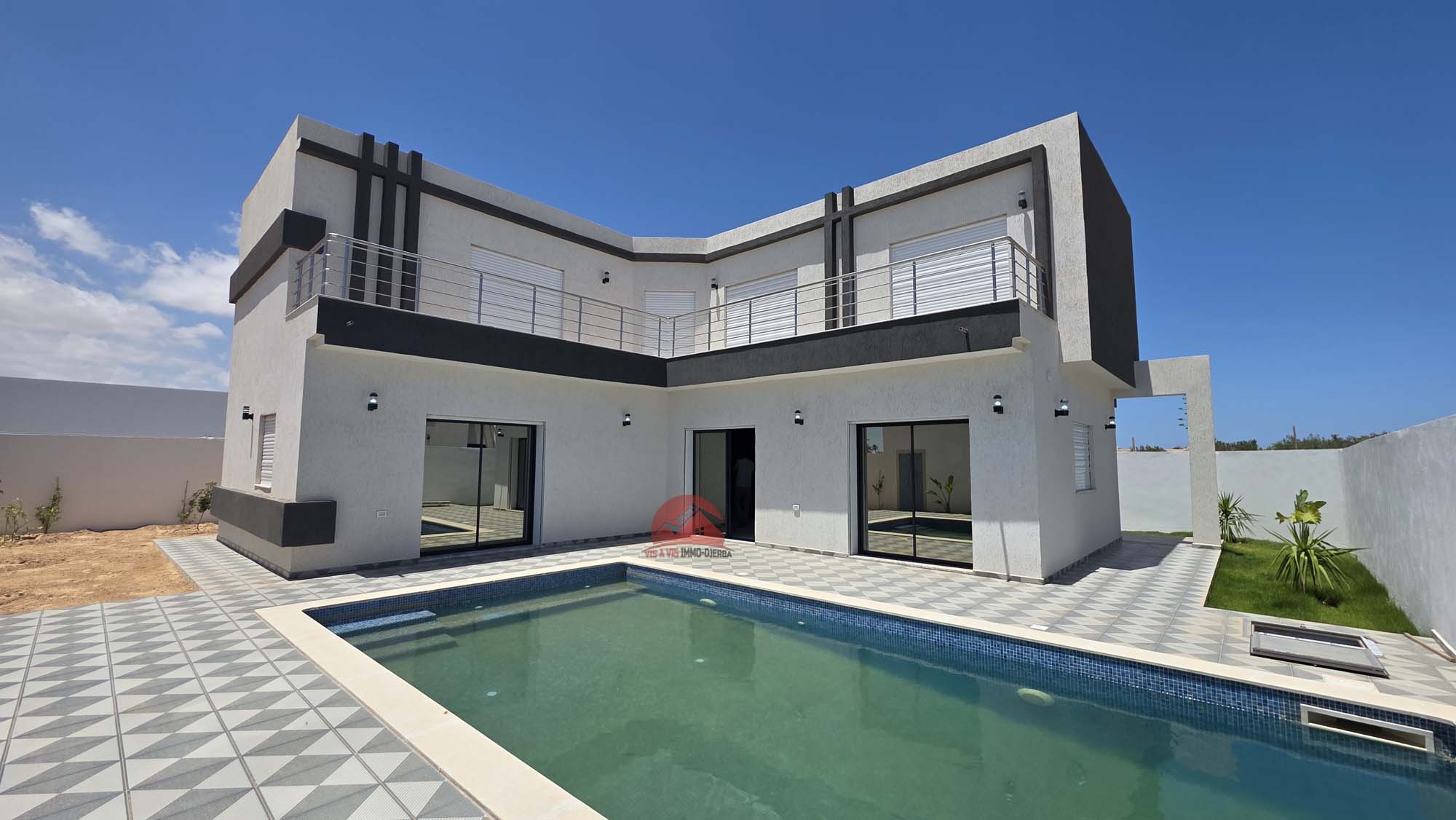 Villa neuve avec piscine à vendre