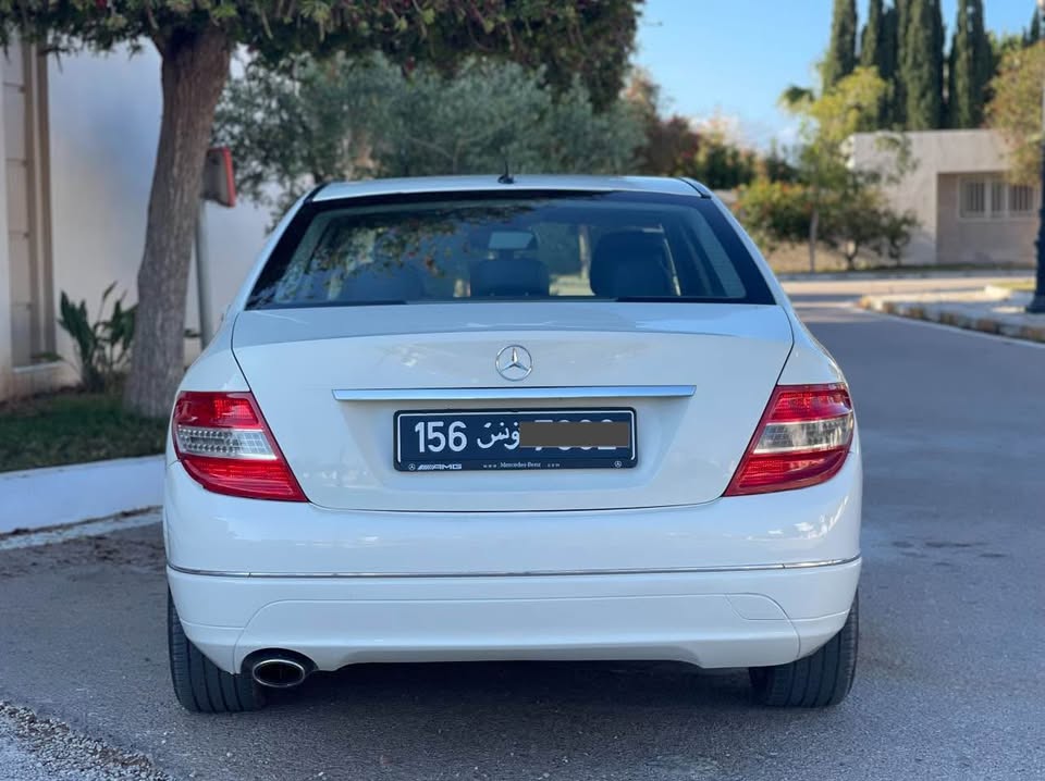 Berline-Mercedes-C180-2010-bon-etat-Tunisie