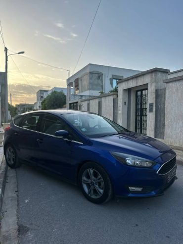 Ford-Focus-Titanium-capteurs-recul-jantes-alu