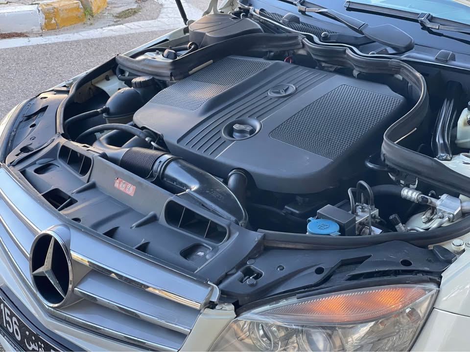 Moteur-Mercedes-C180-diesel-8CV-Tunisie