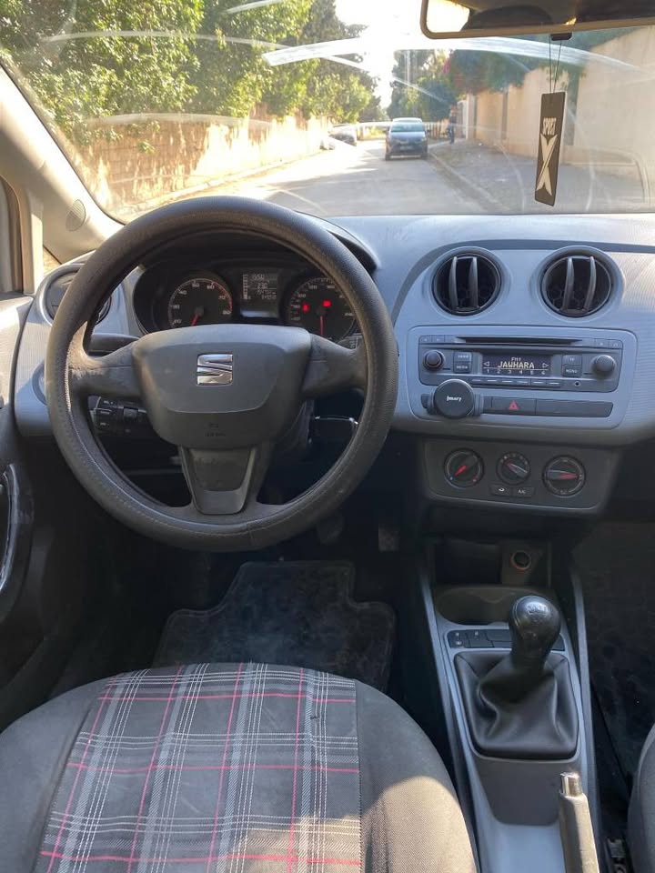 Tableau-de-bord-seat-ibiza-5cv-essence-tunisie-2025