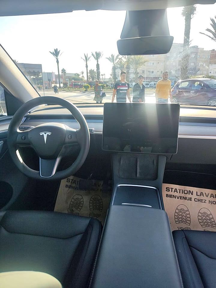 Tesla-Model-Y-2024-electrique-exclusive-Tunisie