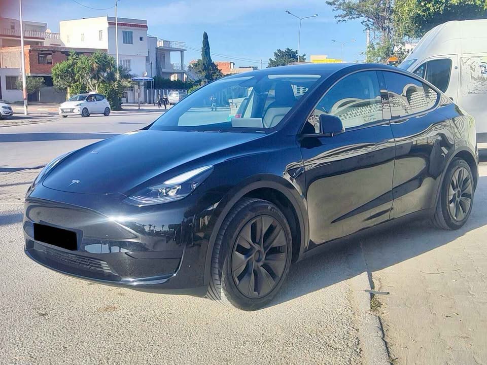 Tesla-Model-Y-premium-voiture-electrique-Tunisie