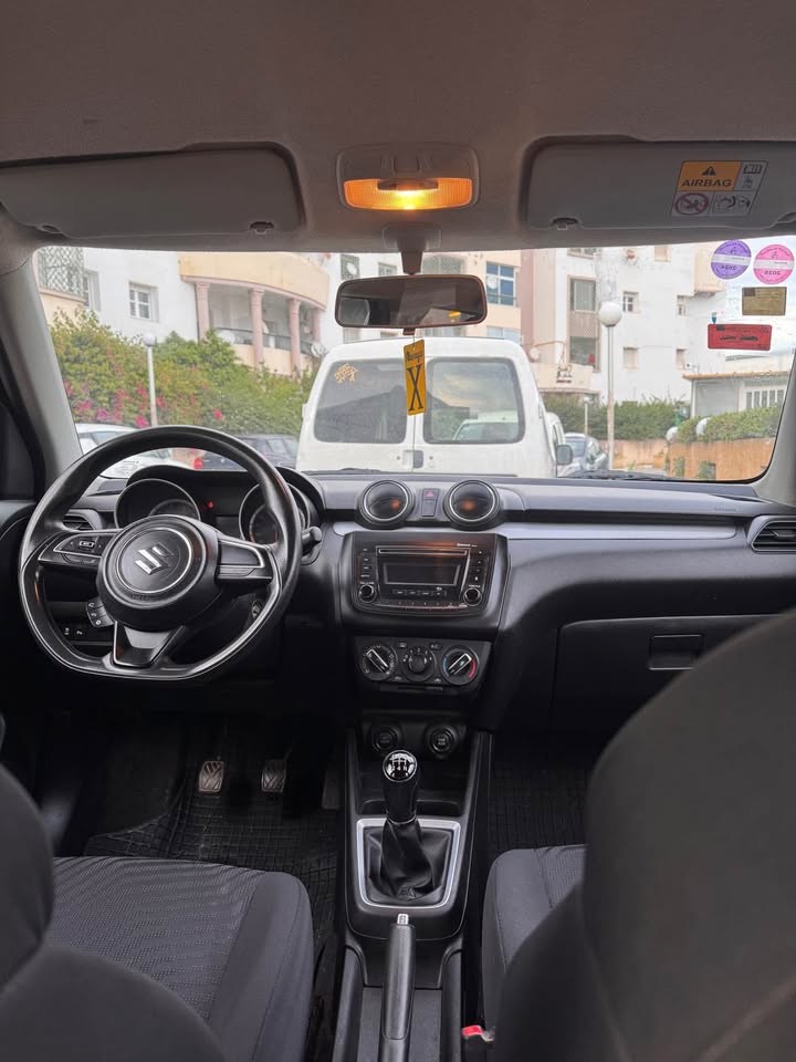 Voiture-Suzuki-Swift-bleu-occasion-Tunisie