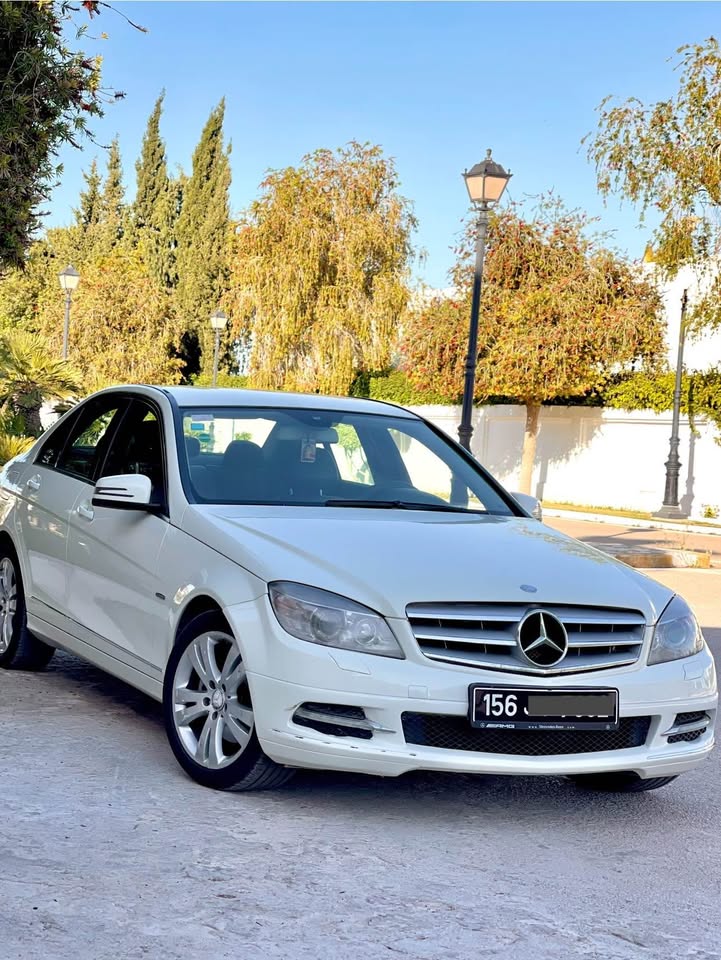 Vue-avant-Mercedes-C180-diesel-Tunisie