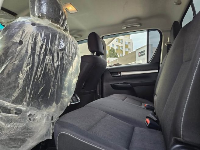 banquette-arriere-toyota-hilux-2024-diesel-tunisie