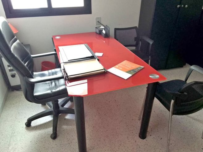 bureau-verre-rouge-metal-tunis-140dt