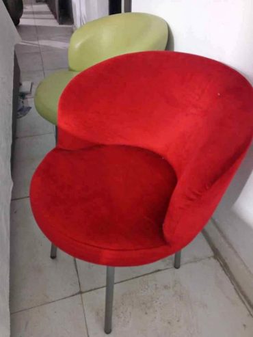 chaises-capitonnees-multicolores-tunis