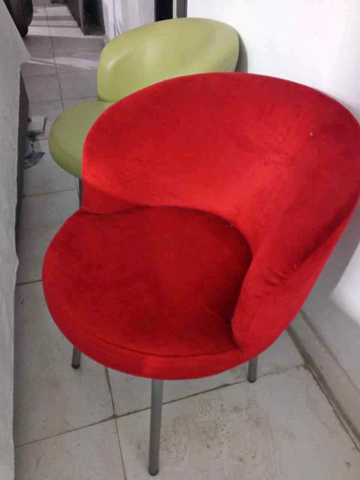 chaises-capitonnees-multicolores-tunis